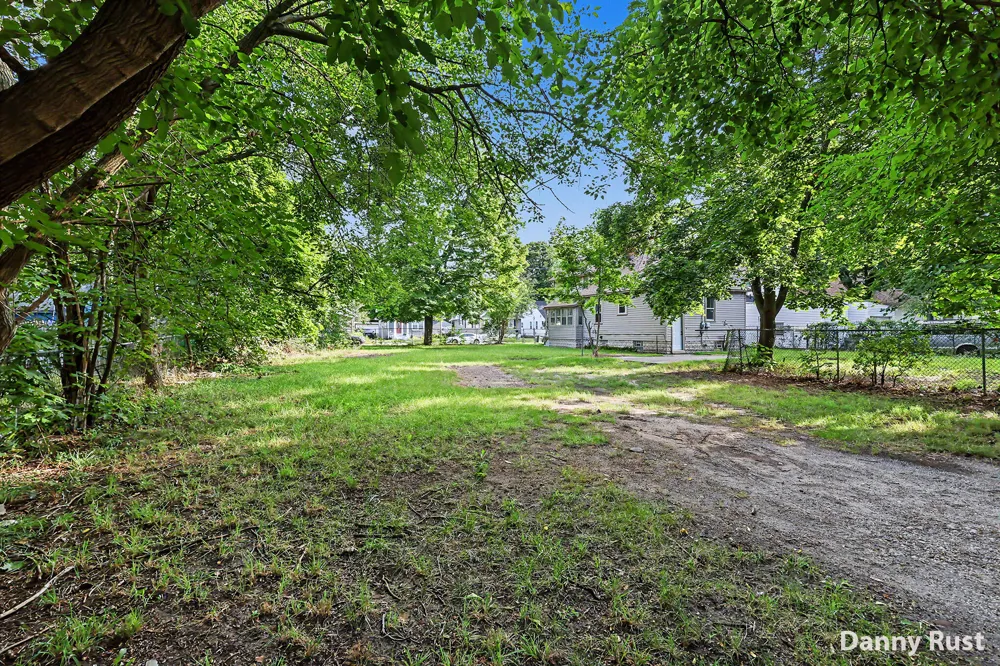 691 E Isabella Avenue Muskegon, MI 49442