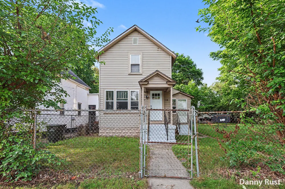 691 E Isabella Avenue Muskegon, MI 49442