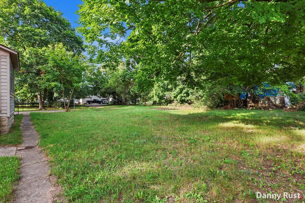 691 E Isabella Avenue Muskegon, MI 49442