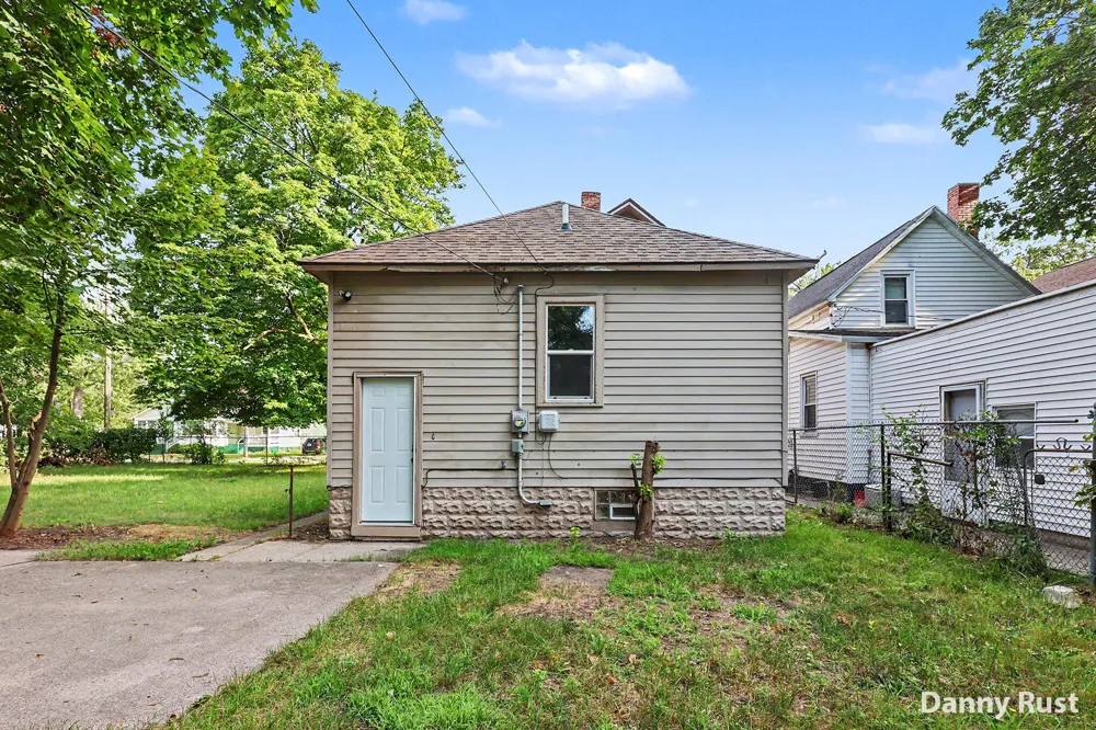 691 E Isabella Avenue Muskegon, MI 49442