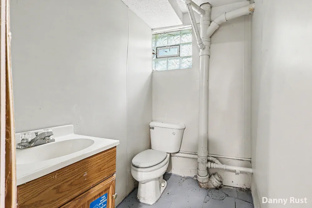 691 E Isabella Avenue Muskegon, MI 49442