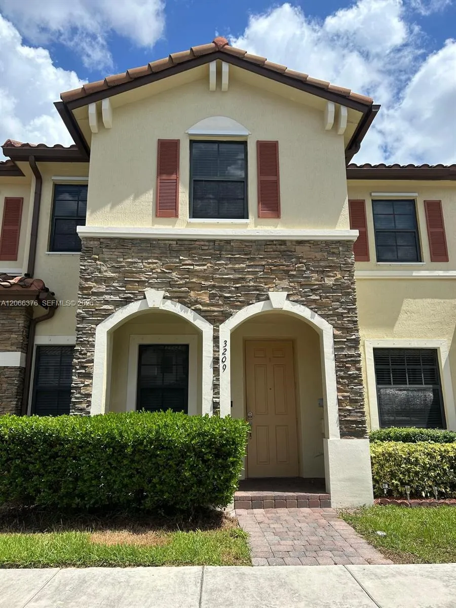 3209 SE 5th St Homestead, FL 33033