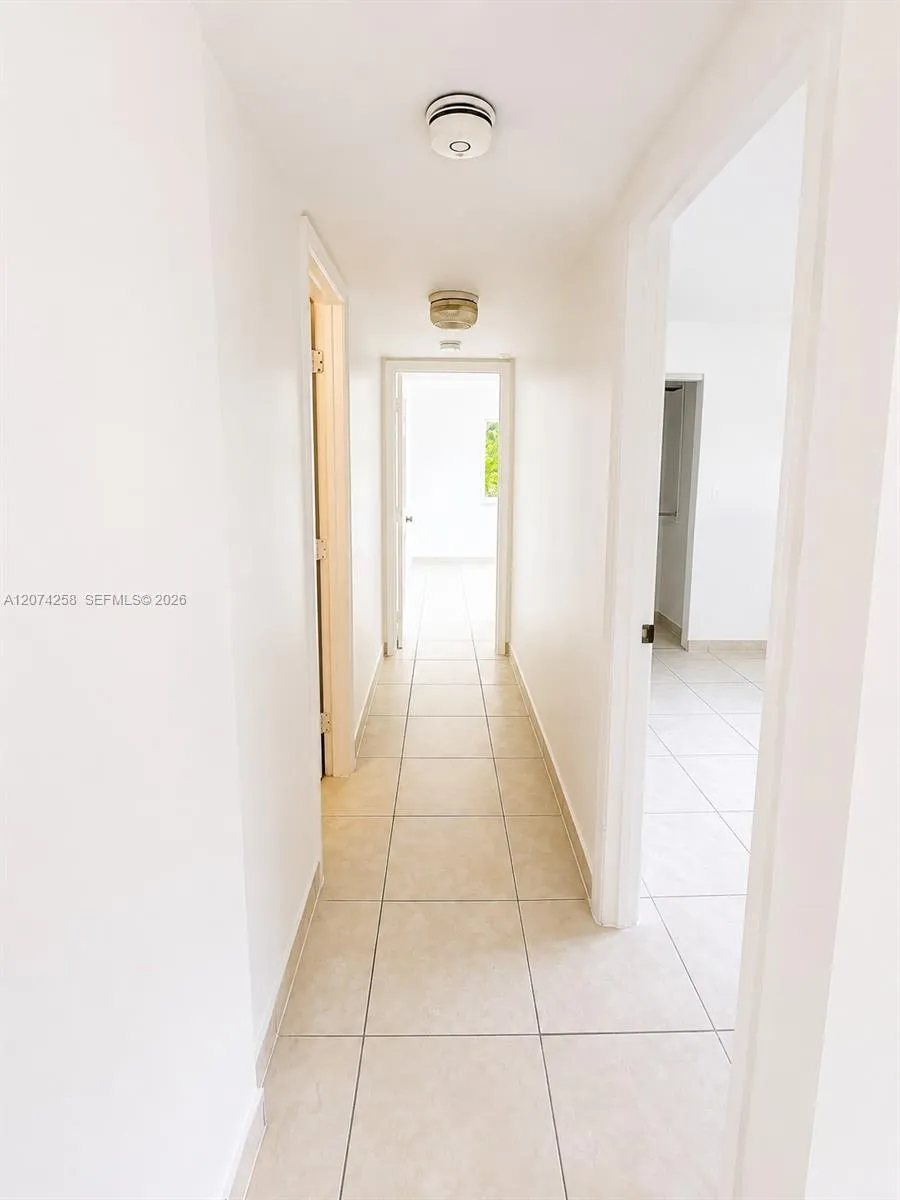 724 NE 4th St #3 Hallandale Beach, FL 33009