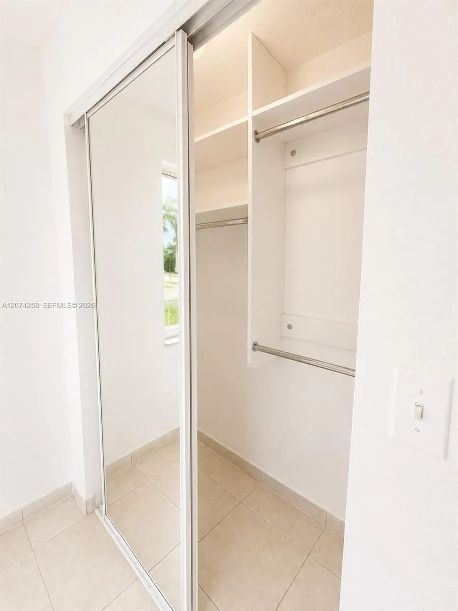 724 NE 4th St #3 Hallandale Beach, FL 33009
