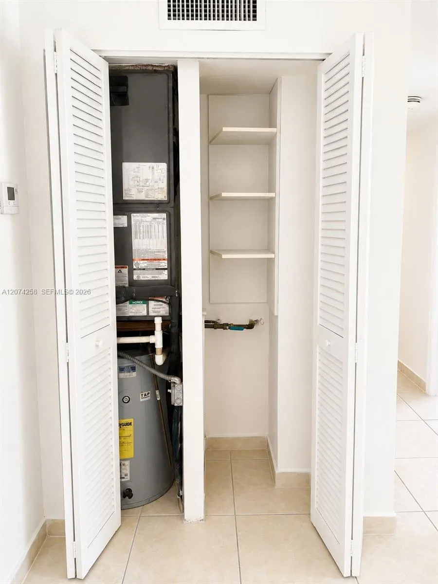 724 NE 4th St #3 Hallandale Beach, FL 33009