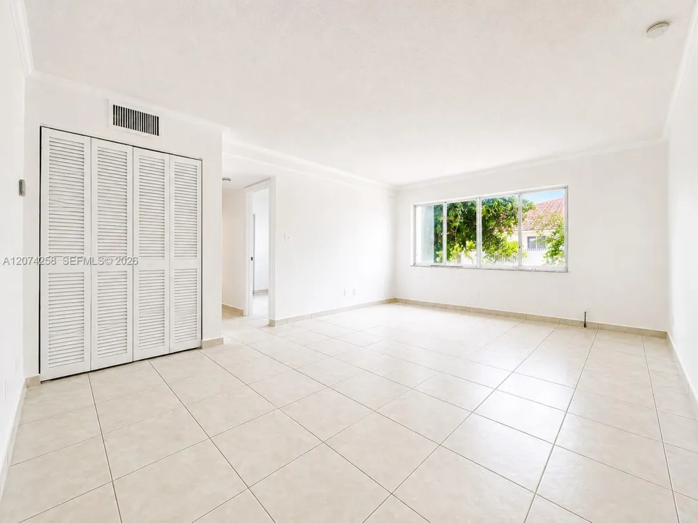 724 NE 4th St #3 Hallandale Beach, FL 33009