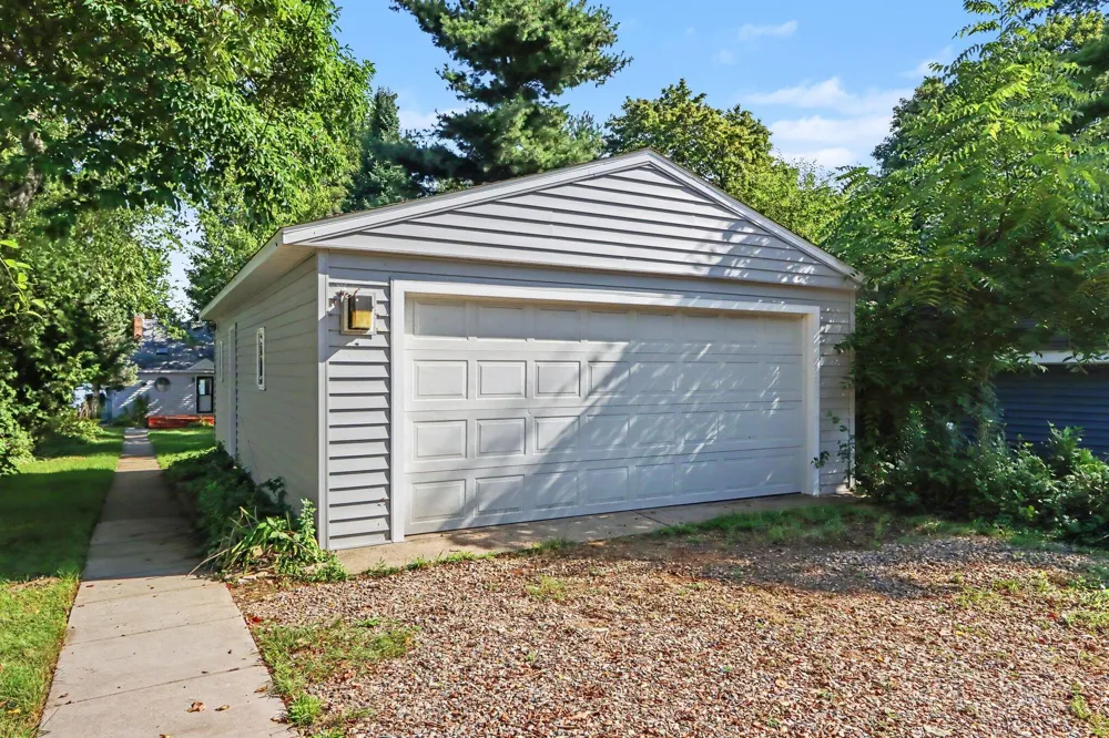 4621 S Long Lake Drive Portage, MI 49002