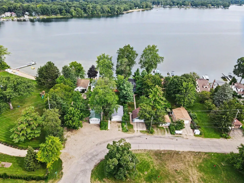 4621 S Long Lake Drive Portage, MI 49002