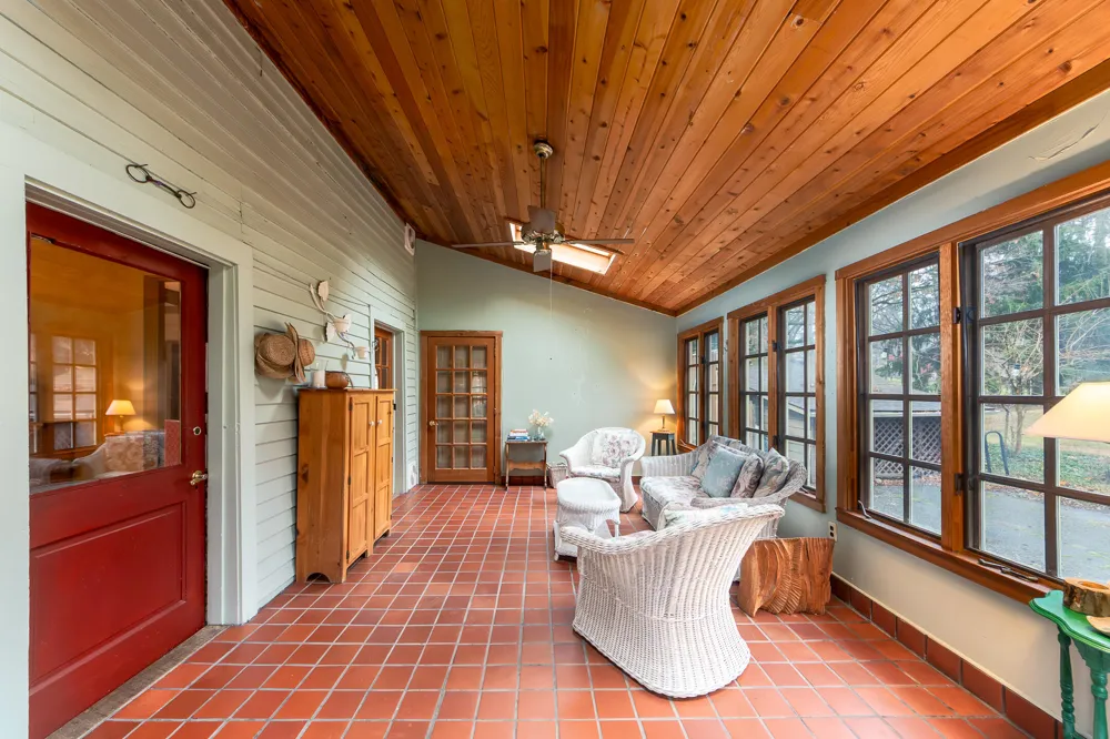 8425 Parshallville Road Fenton, MI 48430