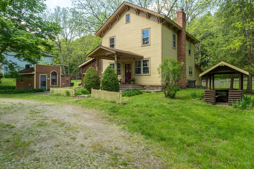 8425 Parshallville Road Fenton, MI 48430