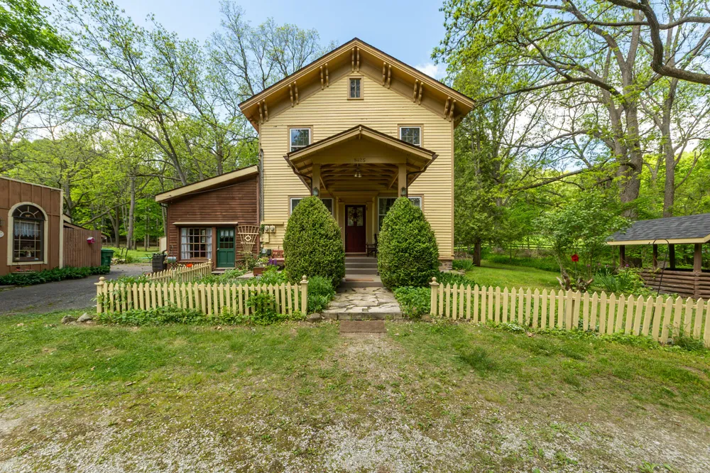8425 Parshallville Road Fenton, MI 48430