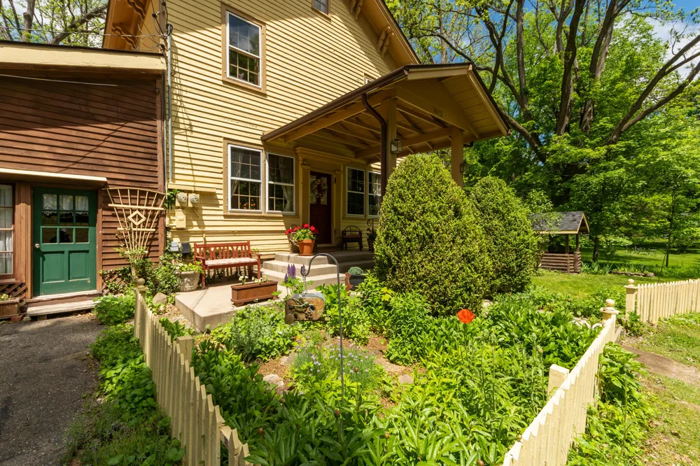 8425 Parshallville Road Fenton, MI 48430