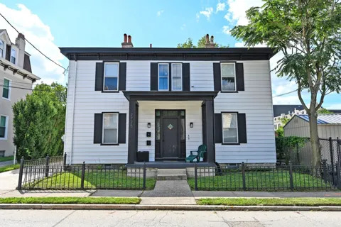 2725 Hackberry Street