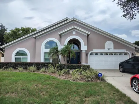 811 SAND RIDGE DRIVE