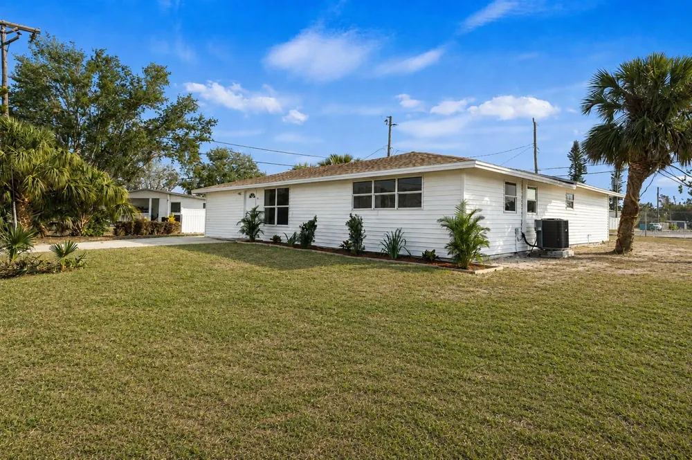 6211 CORNELL ROAD Bradenton, FL 34207