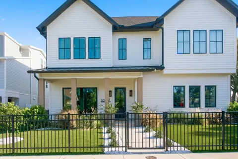 501 W WARREN AVENUE #2
