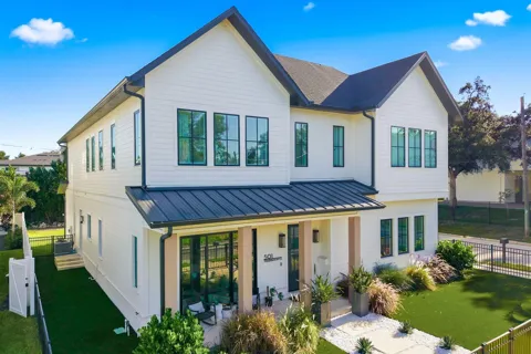 501 W WARREN AVENUE #2
