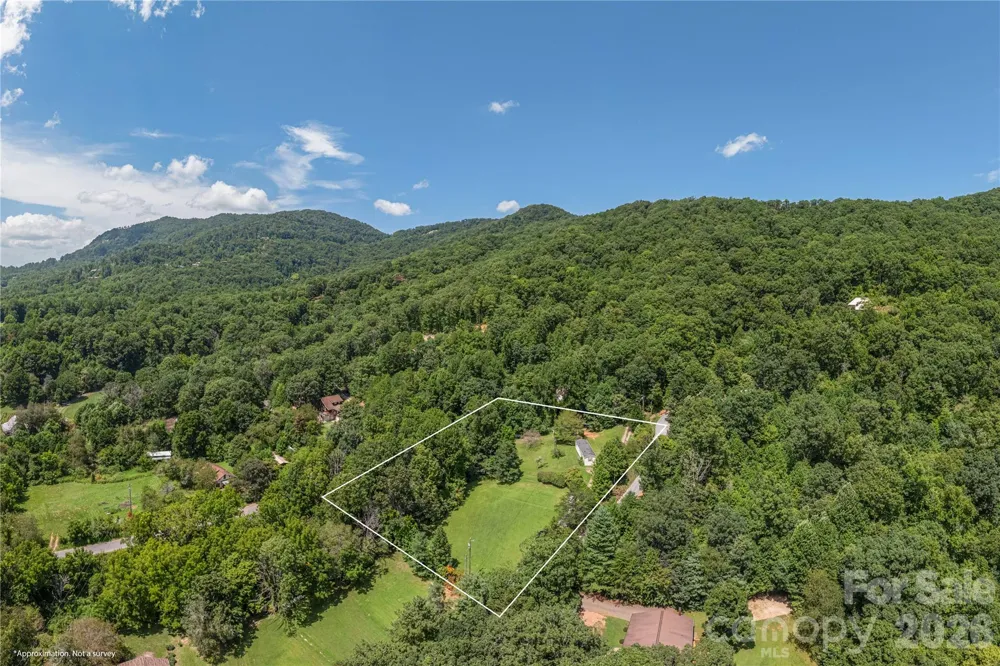 124 Sayles Town Place Fairview, NC 28730