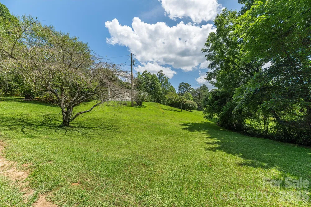 124 Sayles Town Place Fairview, NC 28730