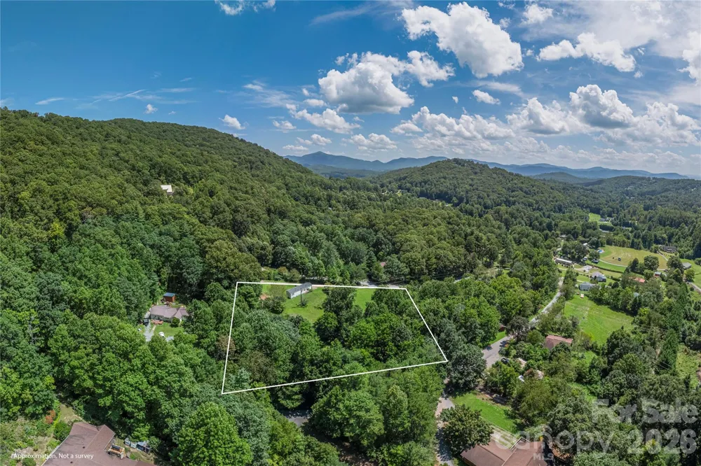 124 Sayles Town Place Fairview, NC 28730