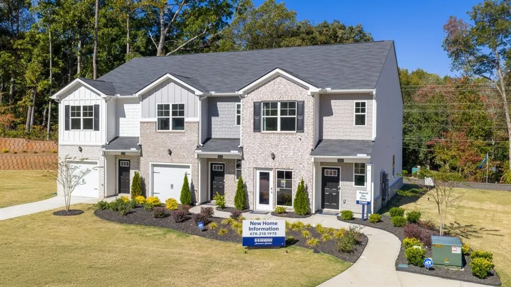 2033 Windward Rd Stone Mountain, GA 30088