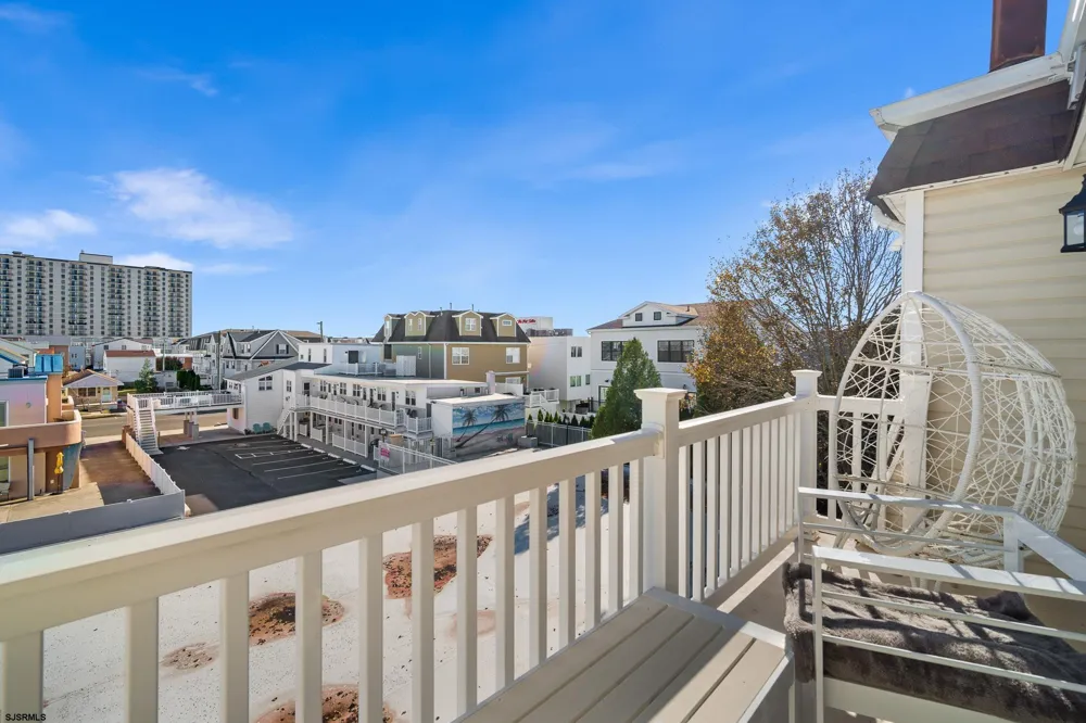 12 N Madison Ave Margate, NJ 08402