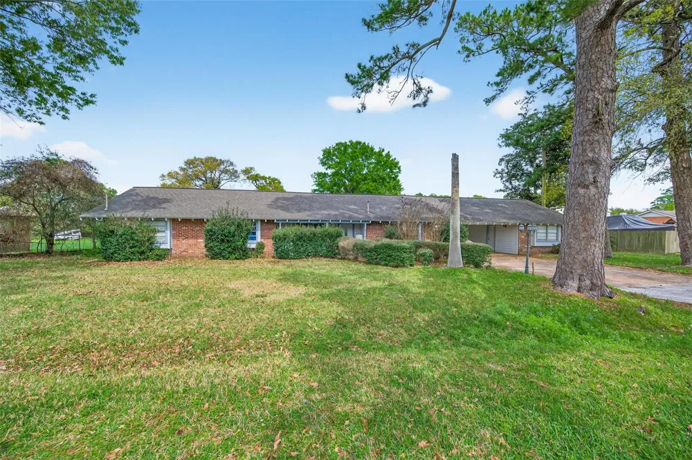 614 Pine Circle Seabrook, TX 77586