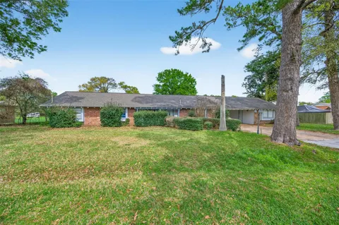 614 Pine Circle