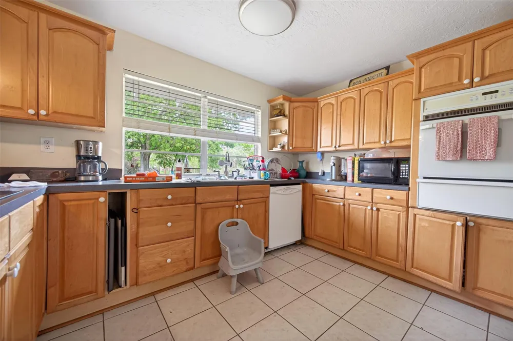 614 Pine Circle Seabrook, TX 77586