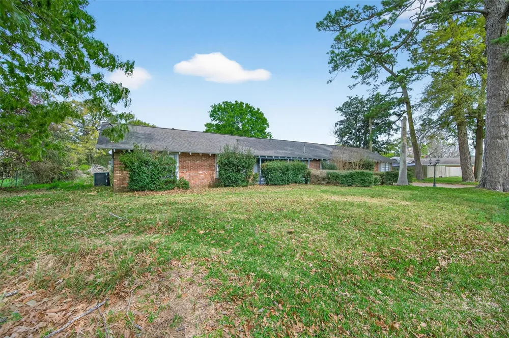 614 Pine Circle Seabrook, TX 77586