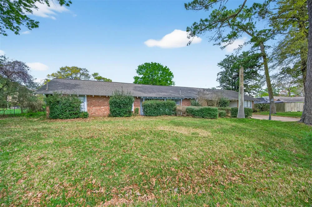 614 Pine Circle Seabrook, TX 77586