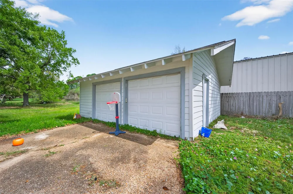 614 Pine Circle Seabrook, TX 77586