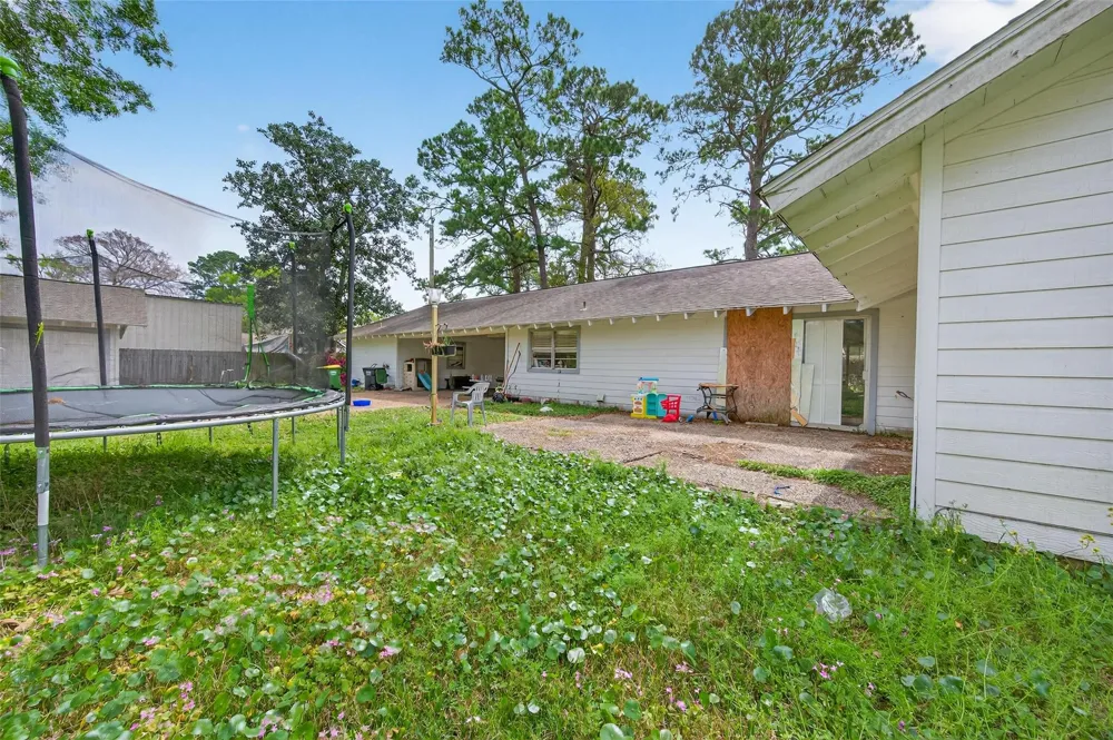 614 Pine Circle Seabrook, TX 77586