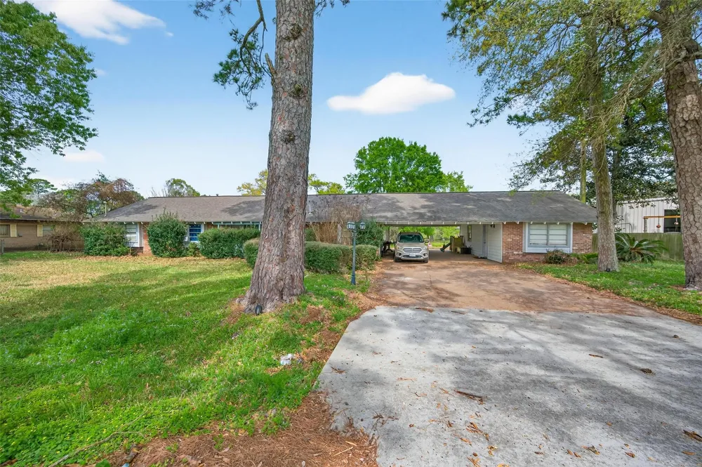 614 Pine Circle Seabrook, TX 77586
