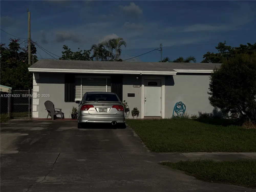 1201 70th Way Hollywood, FL 33024