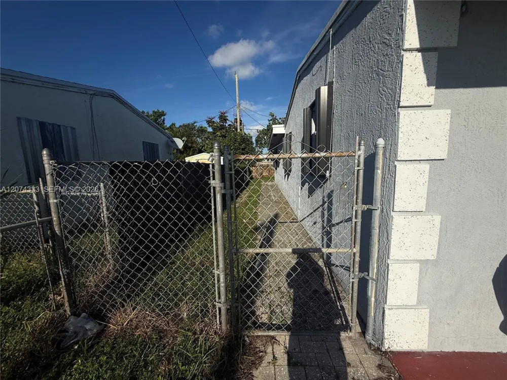 1201 70th Way Hollywood, FL 33024