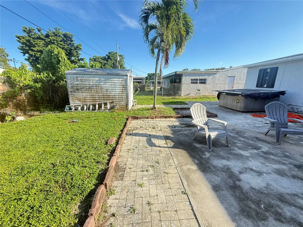 1201 70th Way Hollywood, FL 33024