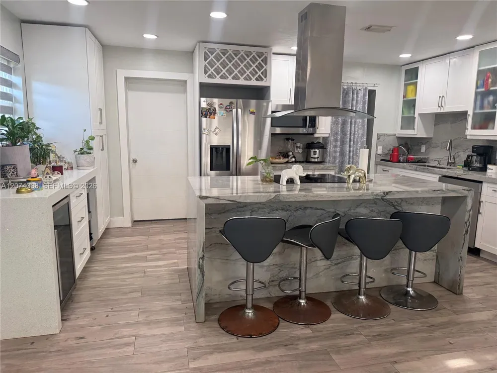 1201 70th Way Hollywood, FL 33024