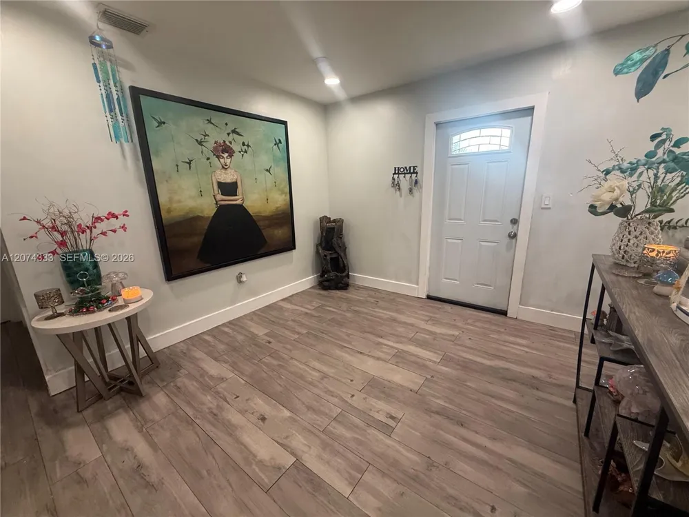 1201 70th Way Hollywood, FL 33024