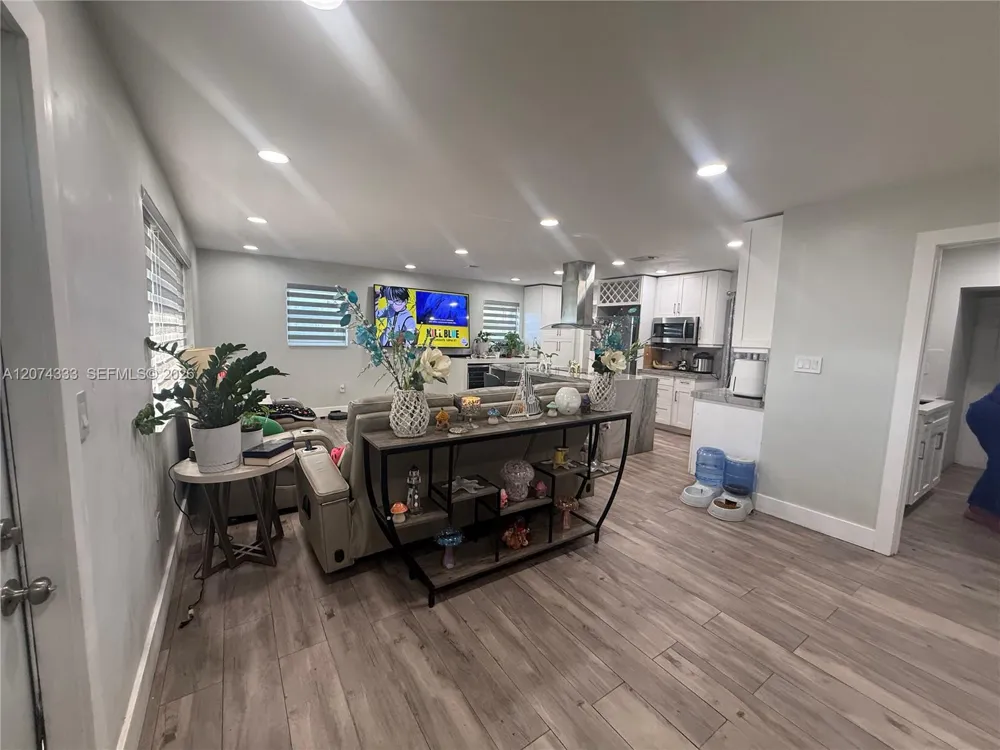 1201 70th Way Hollywood, FL 33024
