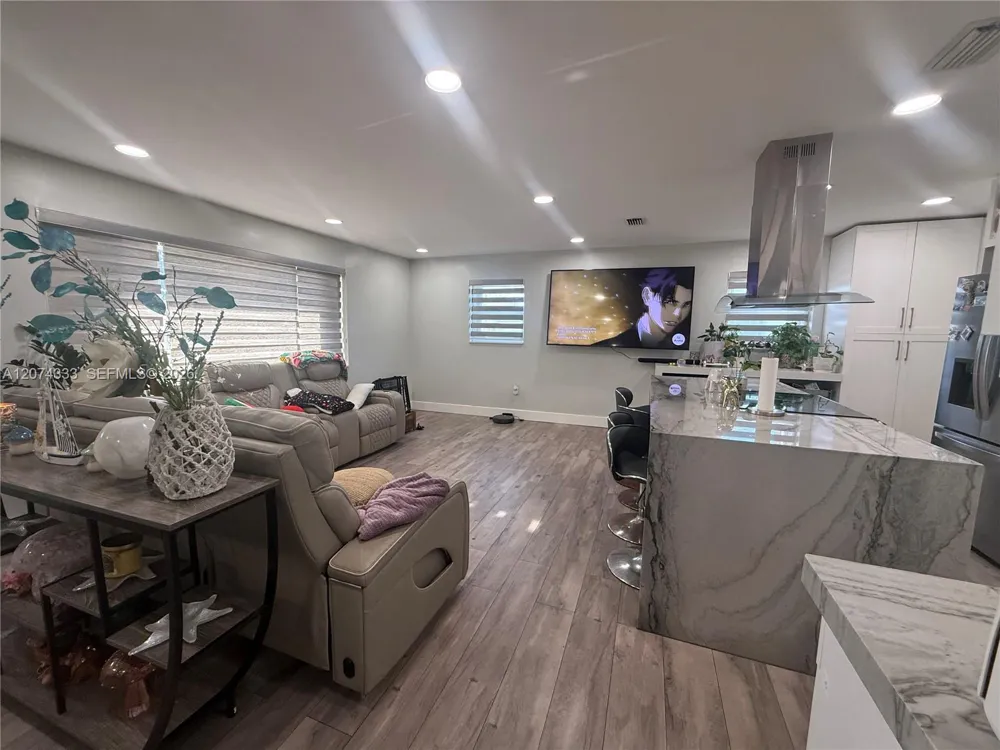 1201 70th Way Hollywood, FL 33024