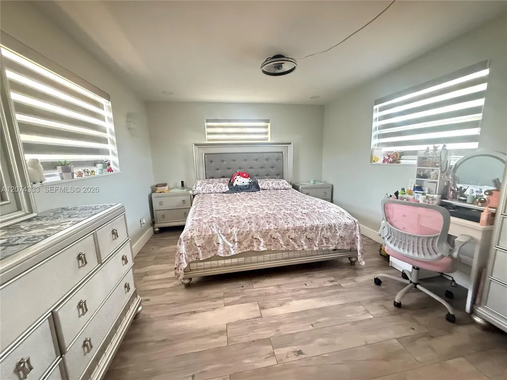1201 70th Way Hollywood, FL 33024