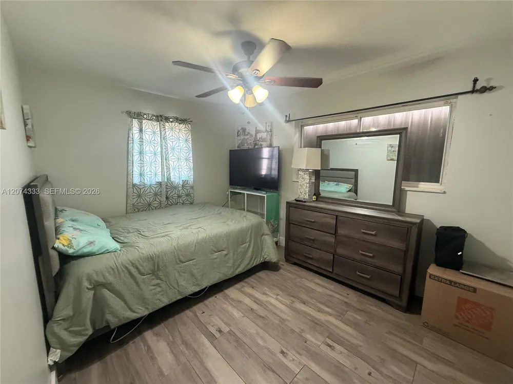 1201 70th Way Hollywood, FL 33024