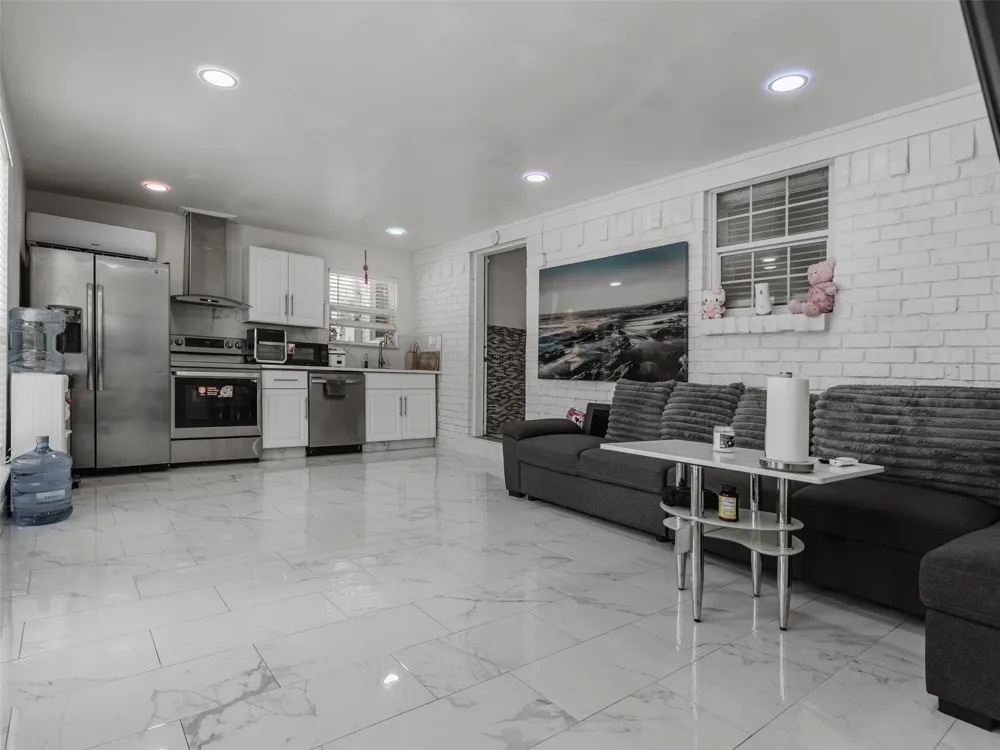 500 Oakwood Drive Euless, TX 76040