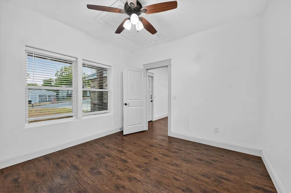 1216 W Nelson Street Denison, TX 75020