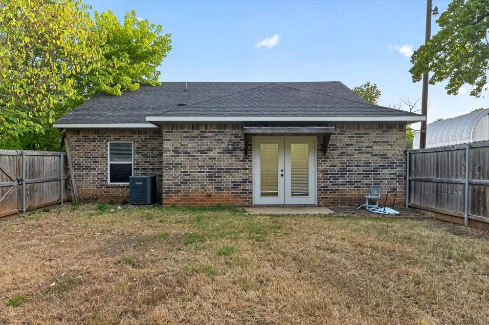 1216 W Nelson Street Denison, TX 75020