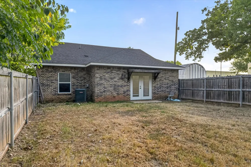 1216 W Nelson Street Denison, TX 75020