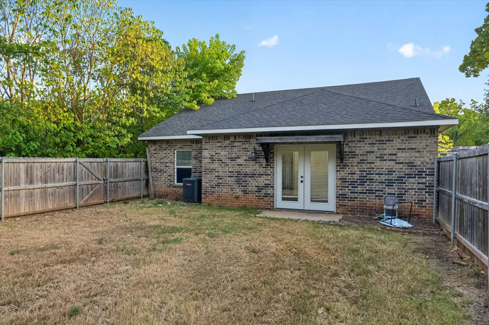 1216 W Nelson Street Denison, TX 75020