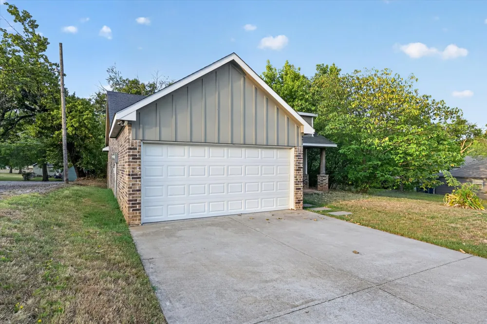 1216 W Nelson Street Denison, TX 75020