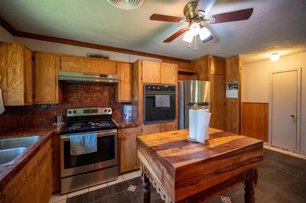 20545 Farm To Market 92 S Fred, TX 77616